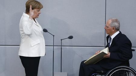 Bundestag Angela Merkel Ist Zum Vierten Mal Kanzlerin Zeit Online