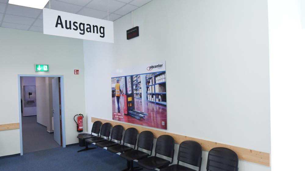Bundesagentur für Arbeit: Wartebereich im Jobcenter in Düsseldorf-Mitte