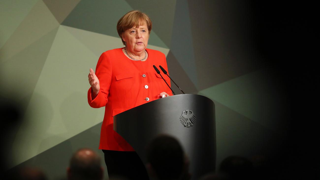 Angela Merkel Bundeskanzlerin Deutet Höhere Verteidigungsausgaben An Zeit Online 