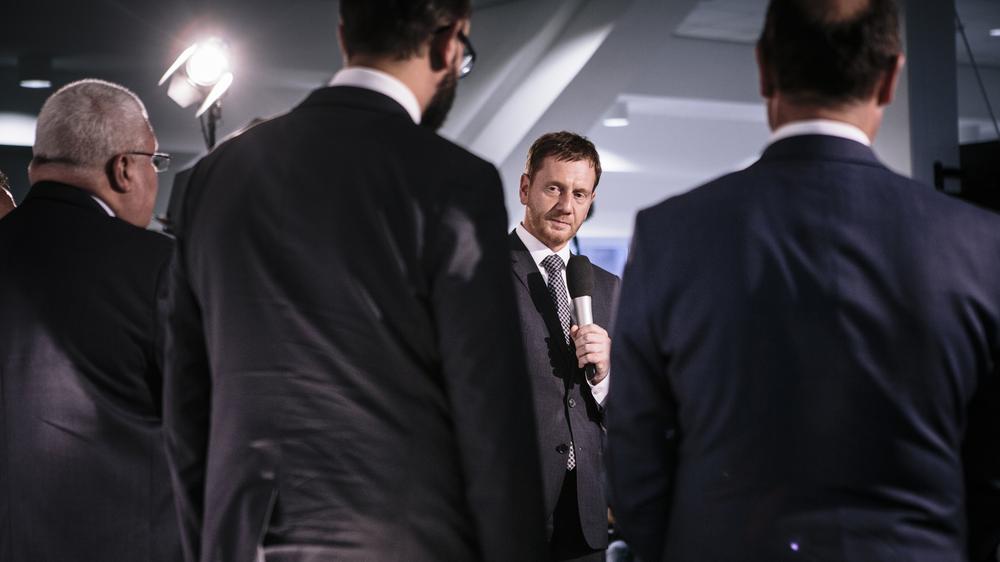 Ausschreitungen in Chemnitz: Sachsens Ministerpräsident Michael Kretschmer bei der Eröffnung des Bürgerdialogs in Chemnitz