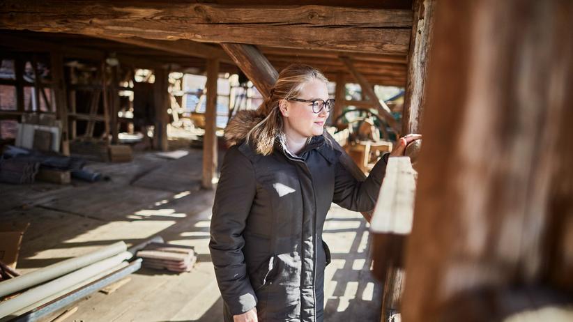 Kleinbockedra: Josephine Kühnemund, 2015 aus Jena nach Kleinbockedra gezogen – in ein denkmalgeschütztes Gut, das sie und ihr Mann renovieren.