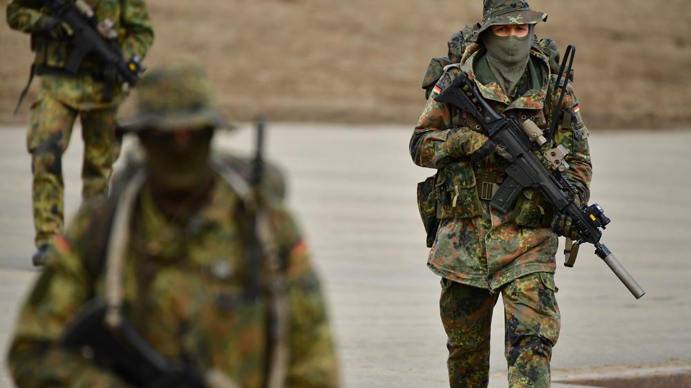Militärischer Abschirmdienst: In der Bundeswehr wird in zahlreichen Fällen der Verdacht auf Rechtsextremismus untersucht. 