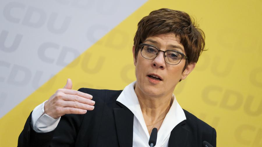 Cdu Vorsitz Kramp Karrenbauer Wirft Merz Und Rottgen Falsche Prioritaten Vor Zeit Online