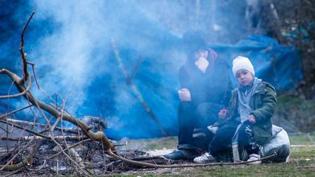 Migration Grosse Koalition Stimmt Gegen Die Aufnahme Von 5 000 Fluchtlingen Zeit Online