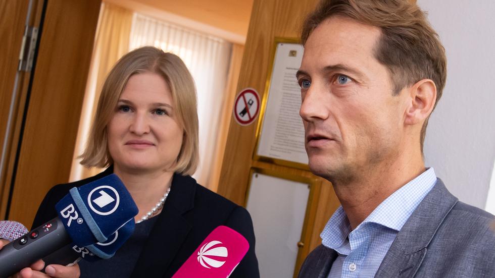 AfD: Bayrische AfD-Abgeordnete wollen Fraktionschefs abwählen | ZEIT ONLINE