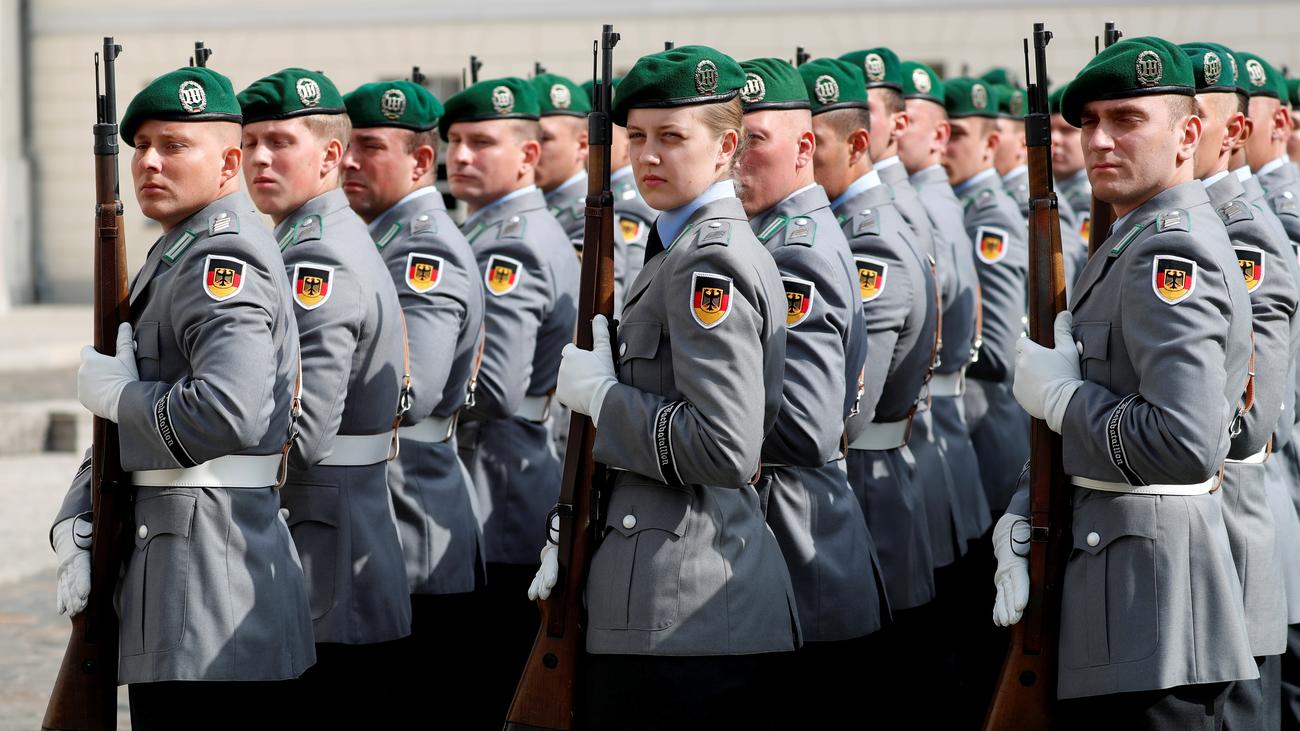 Nackt bundeswehr soldatinnen 16/6574