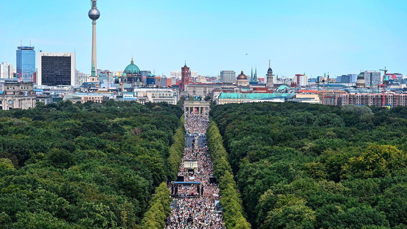 Berlin: Berlin verbietet Corona-Demonstrationen am ...