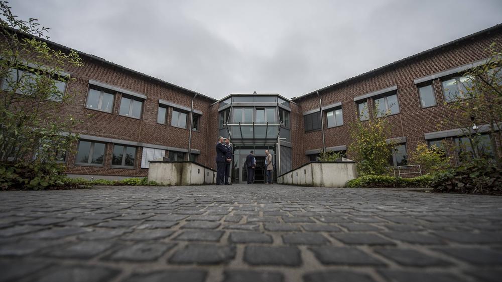 Annegret Kramp-Karrenbauer: Gebäude des Zentrums Luftoperationen und das Nato Combined Air Operations Centre Uedem 
