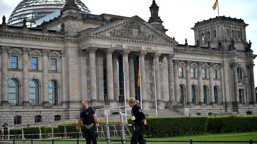 Reichstag Ein Tunnel Und Ein Graben Fur Das Parlament Zeit Online