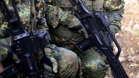 Bundeswehr Verteidigungsministerium Zieht Auftrag Fur Sturmgewehr Zuruck Zeit Online