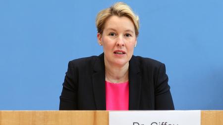 Franziska Giffey Politiker Mehrerer Parteien Legen Giffey Rucktritt Nahe Zeit Online