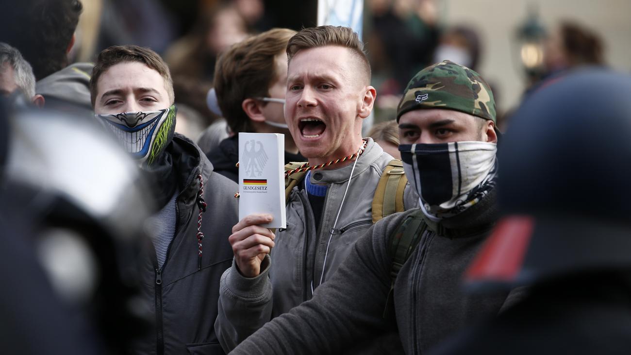 Querdenken-Demo in Berlin: Maskenlos gegen die angebliche ...