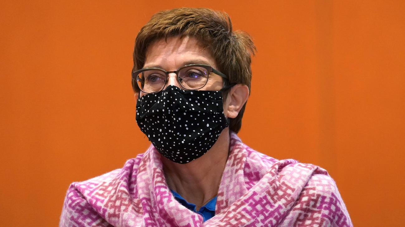 Bundeswehr Kramp Karrenbauer Will Luftverteidigung Gegen Drohnen Ausbauen Zeit Online