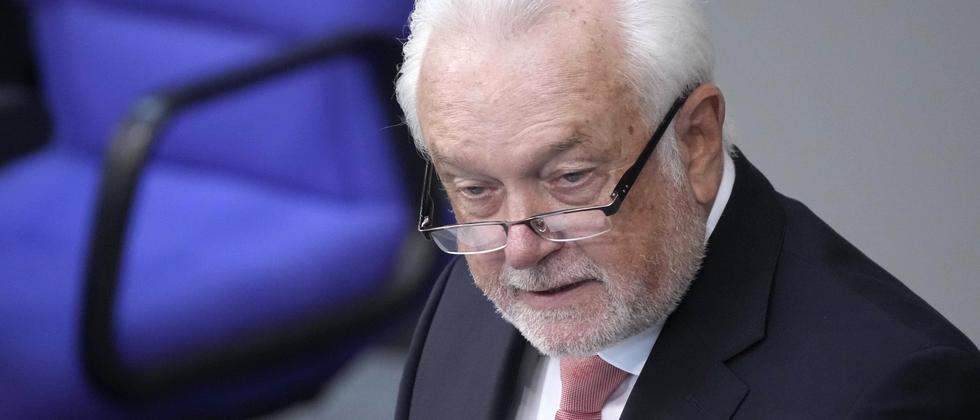 Bundestag: Wolfgang Kubicki zweifelt Notwendigkeit von Altkanzlerbüros an