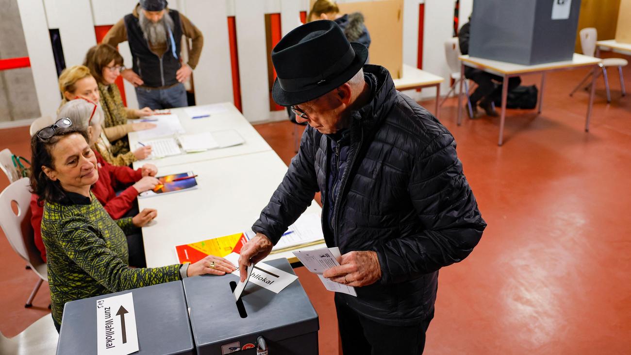 BerlinWahl 2023 Großeinsatz der Berliner Polizei bei