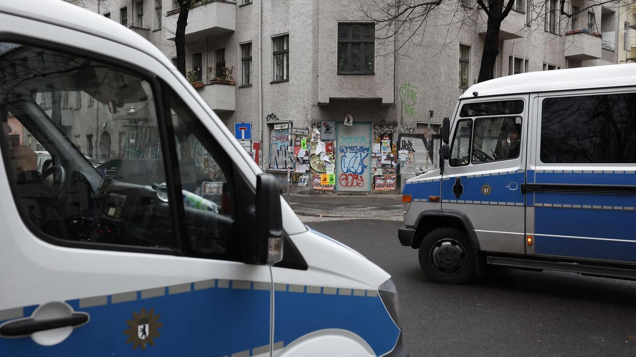 Razzia: Berliner Polizei Ermittelt Gegen Radikale Propalästinensische ...