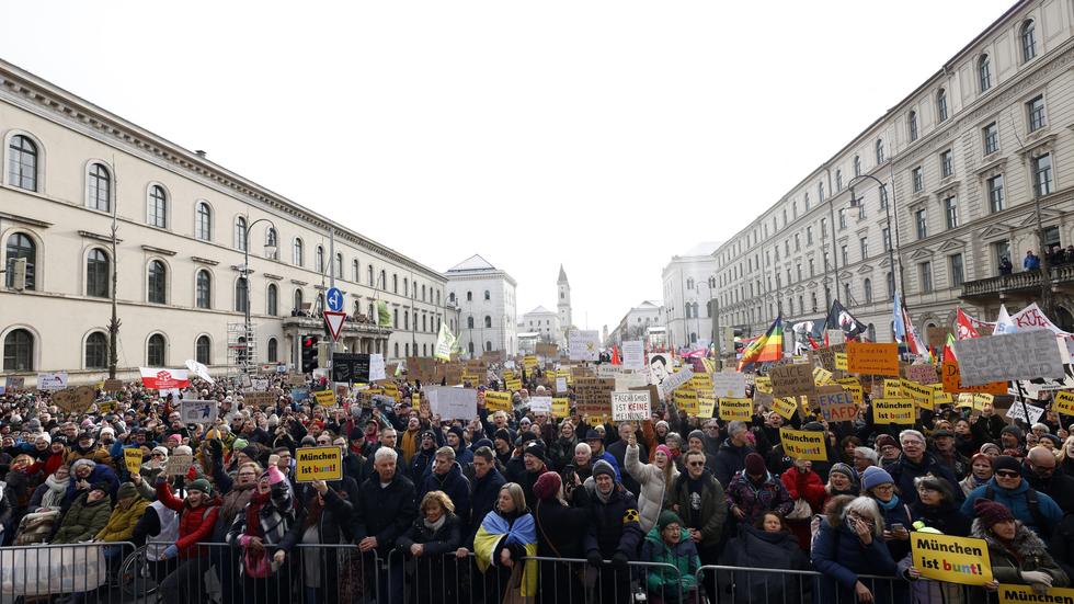 Protest Gegen Rechtsextremismus: Hunderttausende Menschen Demonstrieren ...