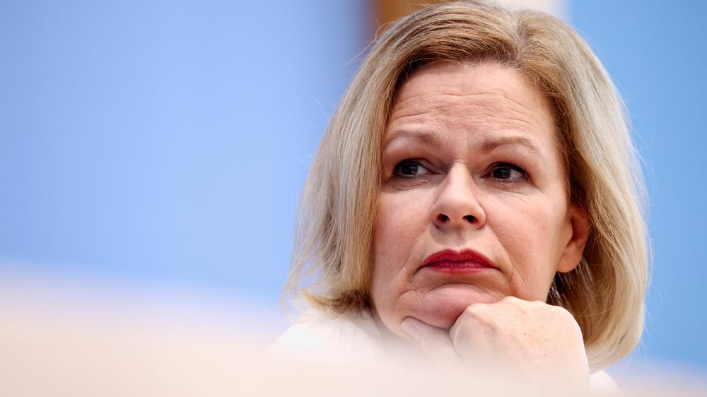 Bundesinnenministerin: Bundesinnenministerin Nancy Faeser sieht den Rechtsextremismus als größte Bedrohung für die Demokratie.