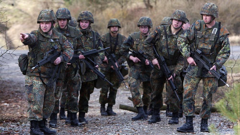 Roderich Kiesewetter: Bundeswehrsoldaten auf einem Übungsgelände im bayerischen Hammelburg