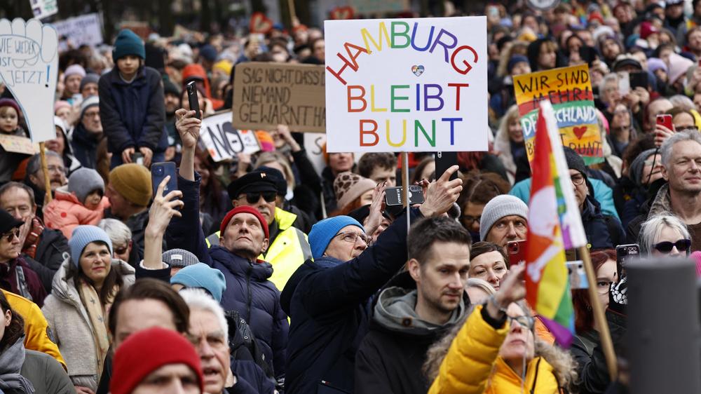 Demonstrationen gegen rechts Zehntausende demonstrieren am Wochenende gegen Rechtsextremismus