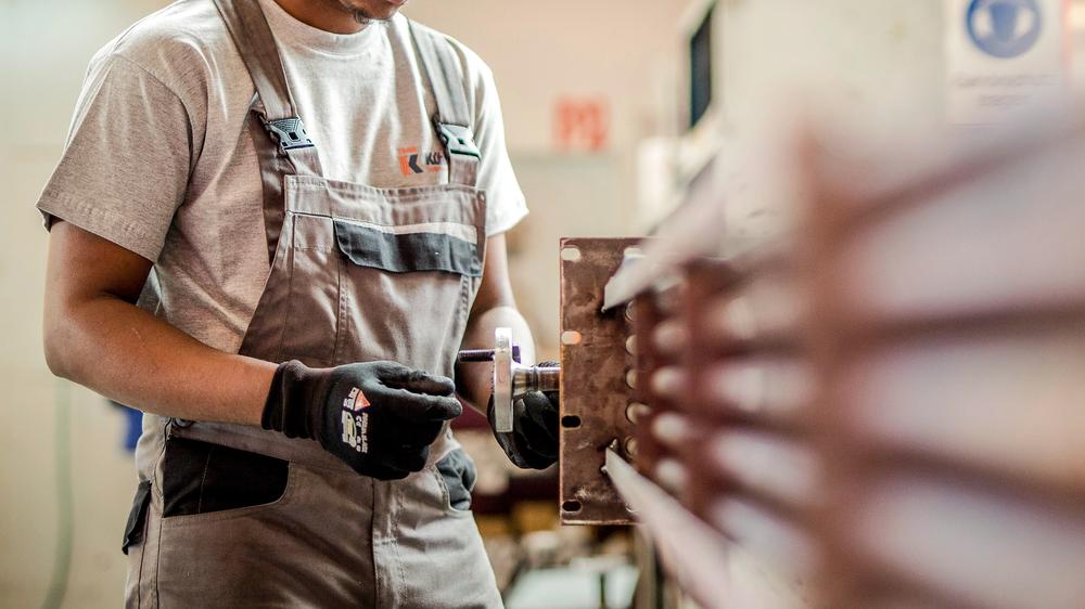 Reinhard Sager: Geht es nach dem Deutschen Landkreistag, soll die Agentur für Arbeit Asylbewerbern bald nach ihrer Ankunft Jobs vermitteln.