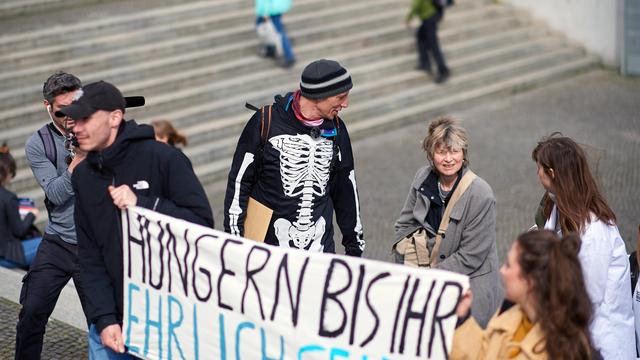 Hungerstreik in Berlin: Hungern gegen den Bundeskanzler