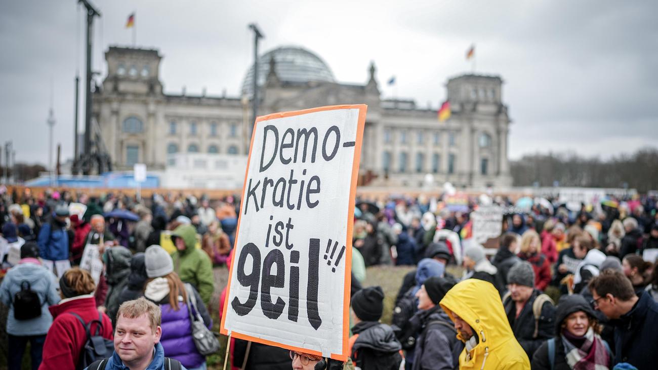 Przemoc wobec polityków: Koalicje antyprawicowe wzywają do demonstracji w Berlinie i Dreźnie.