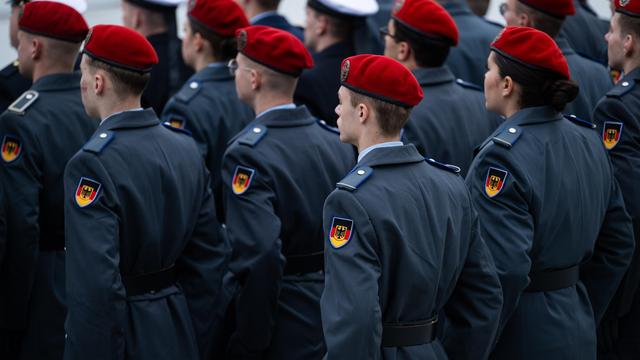 CDU-Parteitag: CDU will Wehrpflicht schrittweise wieder einführen