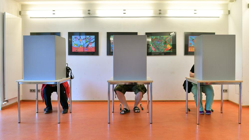 Thüringen: Anders als vor fünf Jahren werden bei der Kommunalwahl in Thüringen am 26. Mai 2024 ausschließlich Kommunalpolitiker gewählt – die EU-Wahl findet zusammen mit der Stichwahl zwei Wochen später statt.