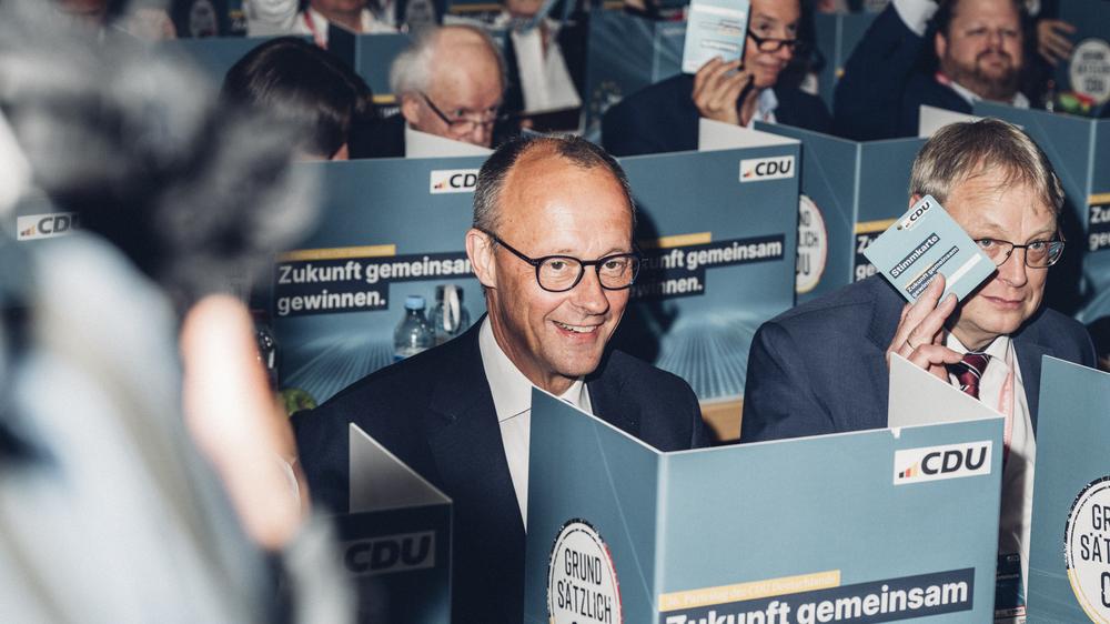 Friedrich Merz: Friedrich Merz wird auf dem CDU-Parteitag als Parteichef wiedergewählt mit knapp 90 Prozent der Stimmen.