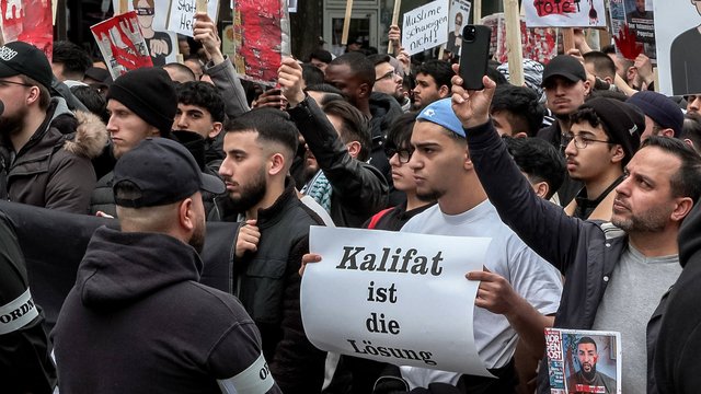 Kalifatsdemo in Hamburg: Buschmann nennt Kalifatsforderungen absurd, nicht strafbar