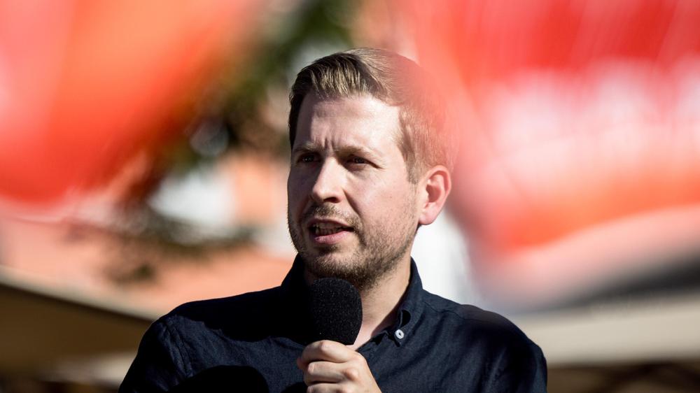 Anschlag von Solingen: Kevin Kühnert, SPD-Generalsekretär, hat die Unveränderlichkeit des grundgesetzlichen Rechts auf Asyl klargestellt. An anderen Stellen müsse und wolle man aber dringend arbeiten.