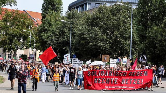 Landtagswahl in Thüringen: Tausende Menschen protestieren in Erfurt gegen Rechtsextremismus