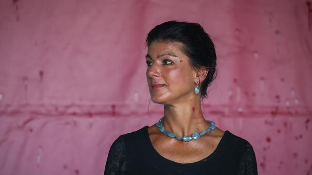 Bündnis Sahra Wagenknecht: Wagenknecht bei Wahlkampfveranstaltung mit roter Farbe getroffen