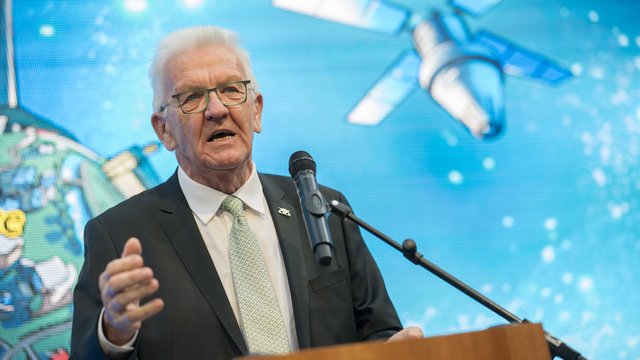 Sondervermögen: Winfried Kretschmann fordert Sondervermögen für Wasserstoff und Bahn