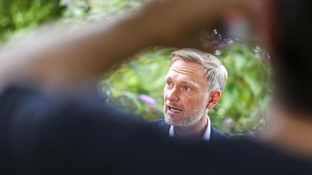 Migrationspolitik: Christian Lindner schließt Änderung des Grundgesetzes nicht aus