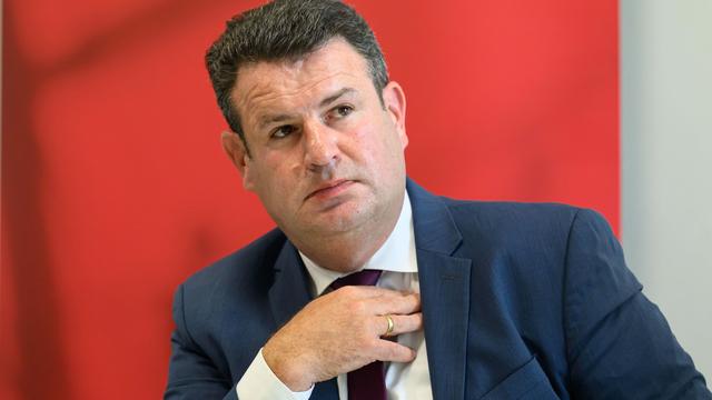 Bürgergeld: Bundesarbeitsminister Heil kündigt Nullrunde bei Bürgergeld an