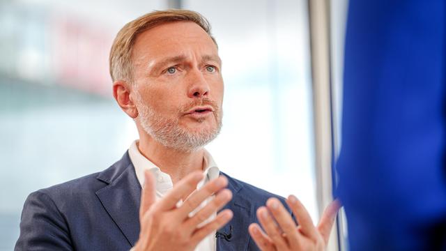 Kosten für Flüchtlingsversorgung: Christian Lindner stellt Bürgergeld für Ukrainer infrage