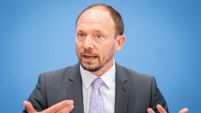 AfD: Initiator des AfD-Verbotsverfahrens dringt zur Eile