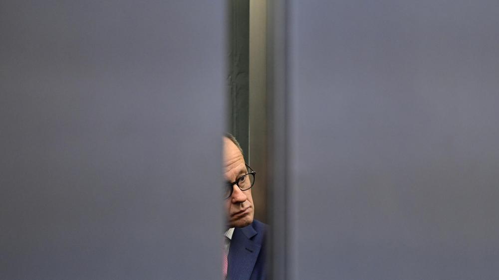 Deutschlandticket: Für die Finanzierung des Deutschlandtickets sieht Friedrich Merz in erster Linie die Länder in der Verantwortung.