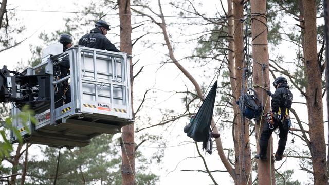 Klimaprotest: Polizei löst Tesla-Protestcamp in Grünheide komplett auf