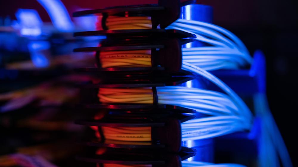 Crimenetwork: Ermittler schalten Deutschlands größte illegale ...