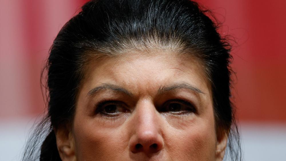 Bundestagswahl Sahra Wagenknecht nennt Angela Merkel "Mutter der AfD