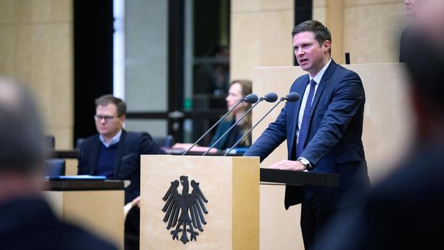 Eilanträge: Abgeordnete wollen Abstimmung über Finanzpaket verhindern