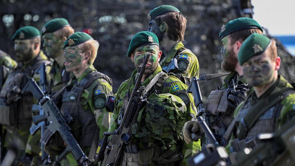 Wehrdienst: Schwedische Soldaten während einer Militärübung: In Deutschland soll das schwedische Wehrdienstmodell möglicherweise als Vorbild dienen.