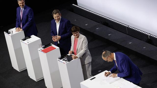 Schwarz-rote Regierung: Union und SPD unterzeichnen Koalitionsvertrag