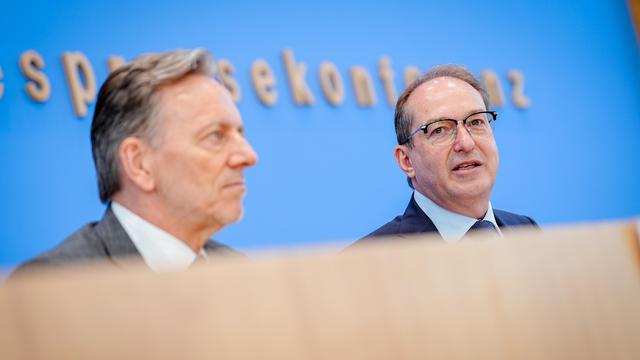 Bundesinnenminister: Dobrindt sieht wachsende Gewaltbereitschaft bei jungen Extremisten