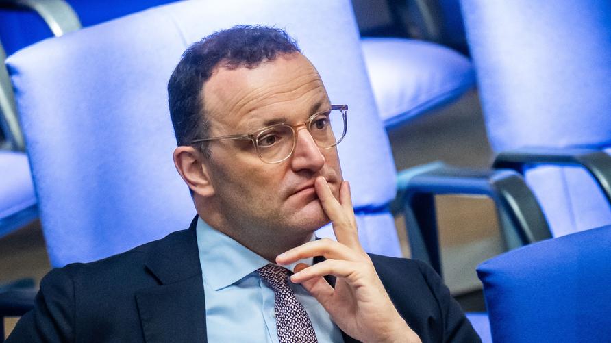 Unionsfraktionschef: 08/07/2025 Jens Spahn, CDU/CSU Fraktionsvorsitzender im Bundestag, verfolgt die Debatte im Bundestag bei den Haushaltsberatungen zur Einbringung des Entwurfs für den Bundeshaushalt 2025. +++ dpa-Bildfunk +++