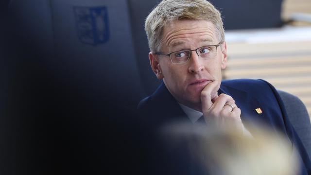 Energiepolitik: Daniel Günther kritisiert "eigenartige Prioritäten" bei Stromsteuer