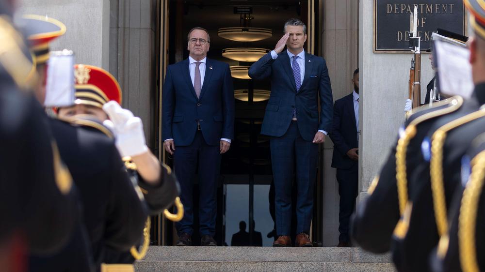  Der deutsche Verteidigungsminister Boris Pistorius während seines Besuchs bei seinem US-Amtskollegen Pete Hegseth in Washington, D. C.
